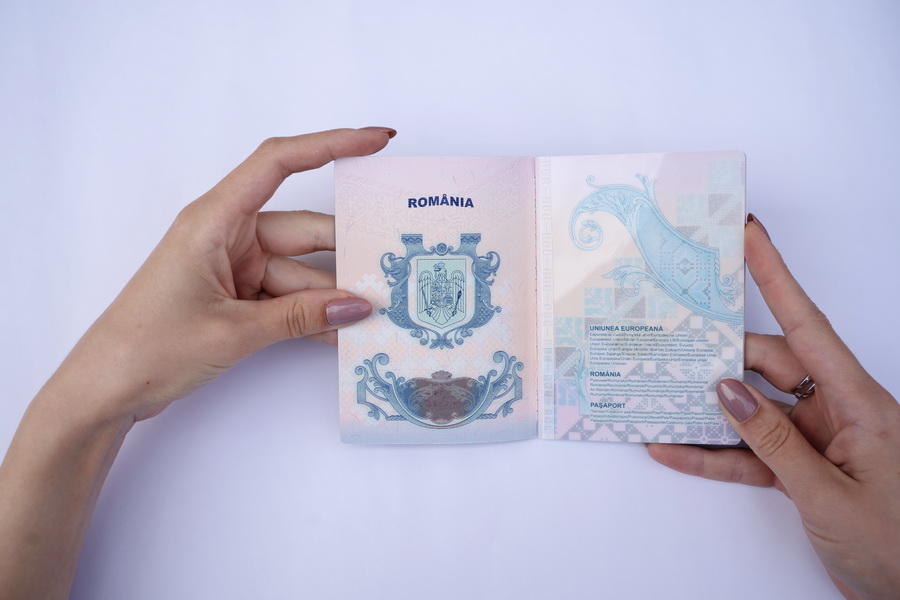 obținerea unui pașaport international românesc este posibilă numai pentru cetățenii săi — în anumite condiții