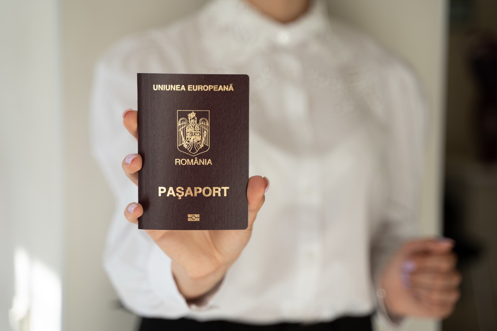 Pașaportul biometric românesc:particularități ale obținerii. Cetățenia română are anumite avantaje