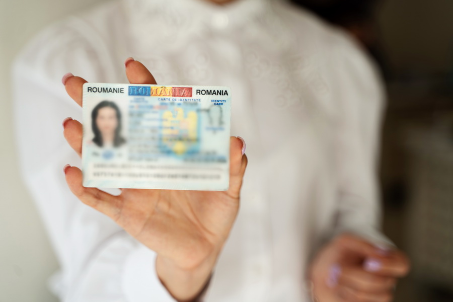 получить внутренний румынский паспорт, как и пройти процедуру его оформления, можно только при условии нахождения в Румынии